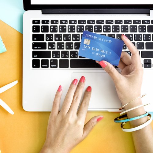 Obraz do artykułu Jak bezpiecznie korzystać z karty za granicą?