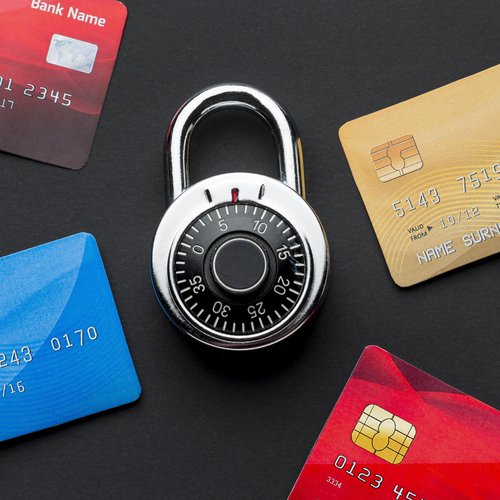 Okładka artykułu: Bezpieczeństwo w bankowości mobilnej. Najnowsze zagrożenia. Jak ich unikać?