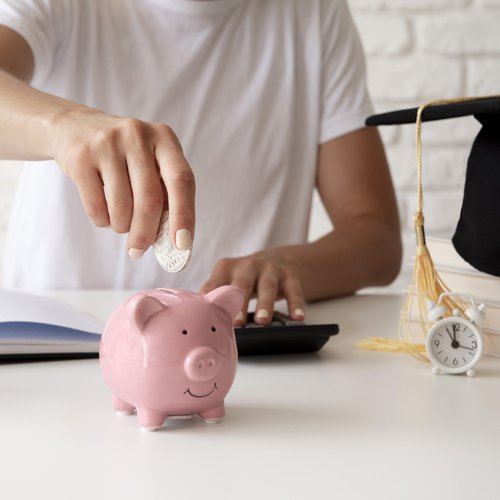 Okładka artykułu: Konto oszczędnościowe czy lokata? Sprawdź, gdzie lepiej trzymać oszczędności