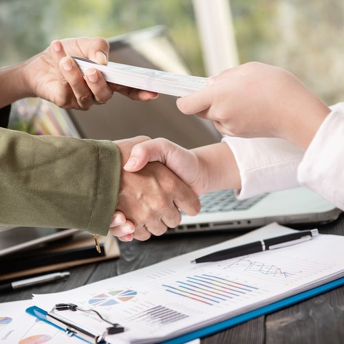 Poręczyciel kredytu. Pomoc bliskim czy finansowa pułapka?