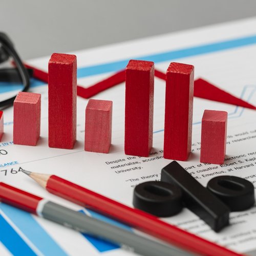 Okładka artykułu: Stopy procentowe a raty kredytów. Jak decyzje RPP wpływają na Twój budżet?